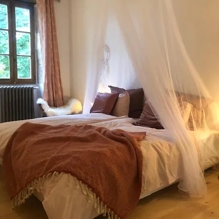 לינה וארוחת בוקר Mas D'aubrac 3*