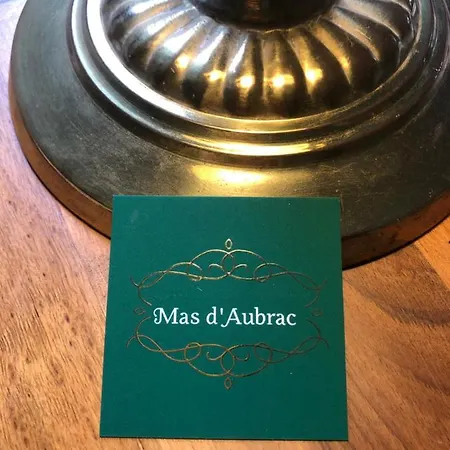 לינה וארוחת בוקר Mas D'aubrac 3*